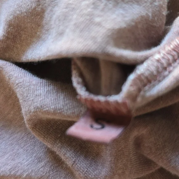 PAIGE "Charlie" V-Neck T-shirt - Picture 9 of 11